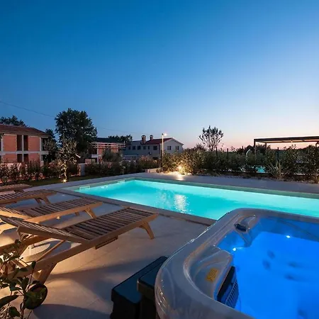 Gorgeous In With Outdoor Swimming Pool * Poreč